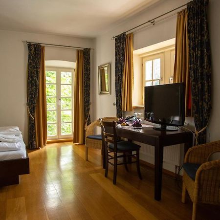 Hotel Burg Kerpen Illingen  ภายนอก รูปภาพ