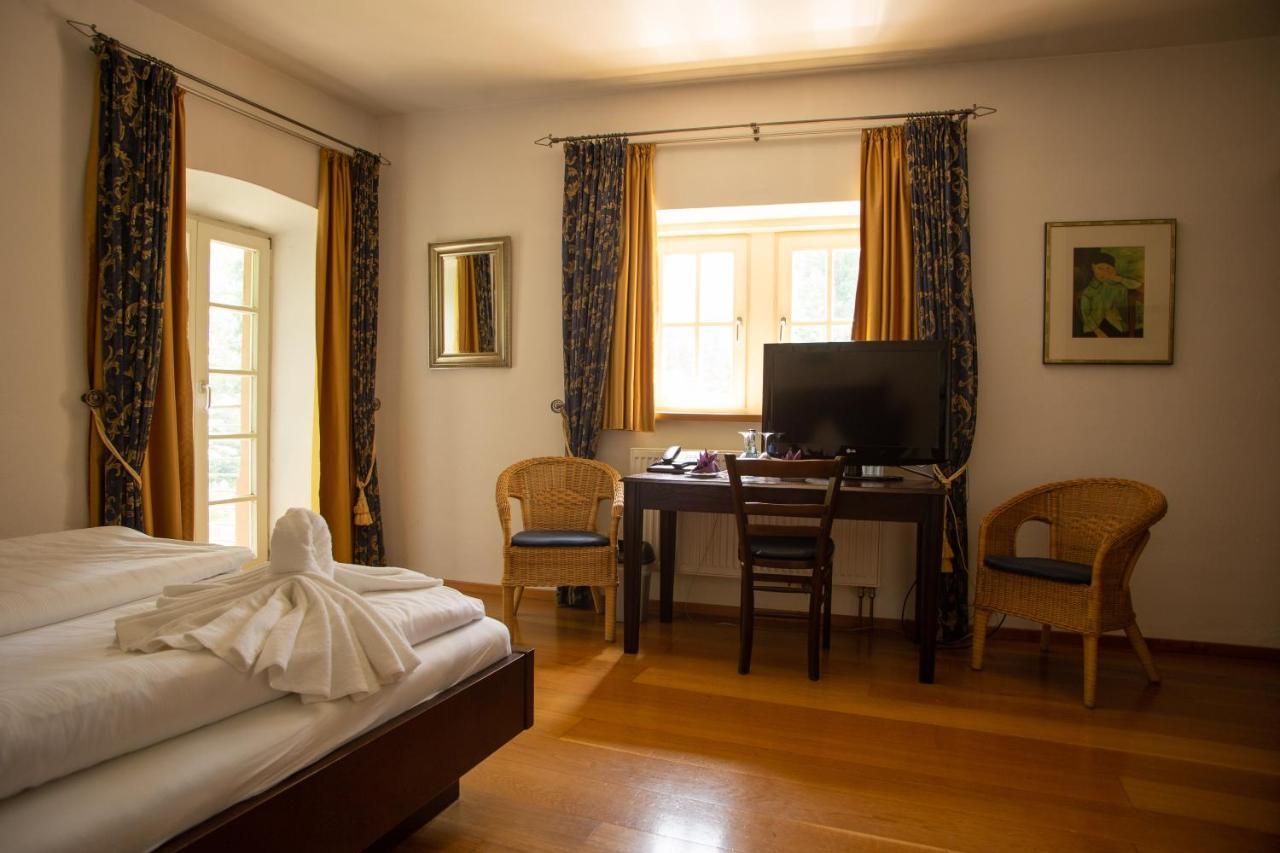 Hotel Burg Kerpen Illingen  ภายนอก รูปภาพ