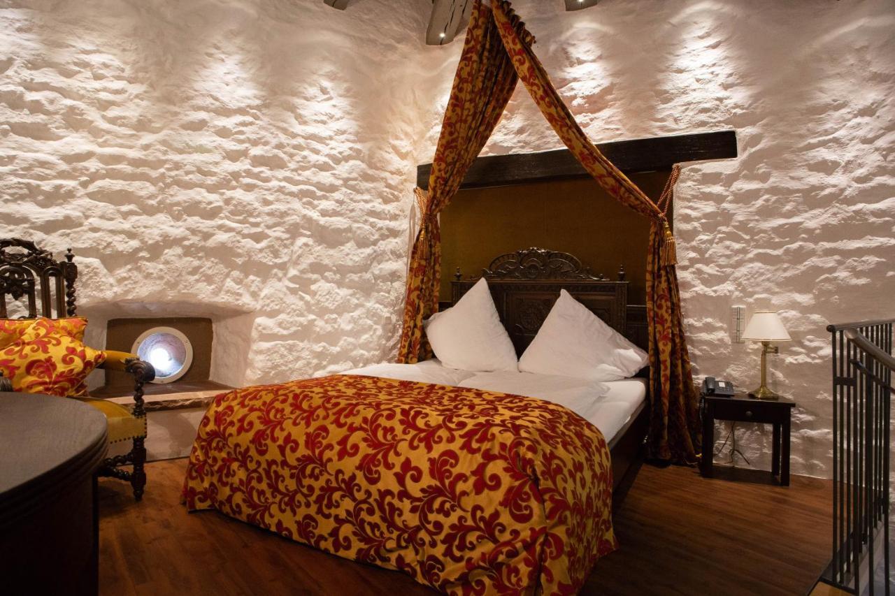 Hotel Burg Kerpen Illingen  ภายนอก รูปภาพ