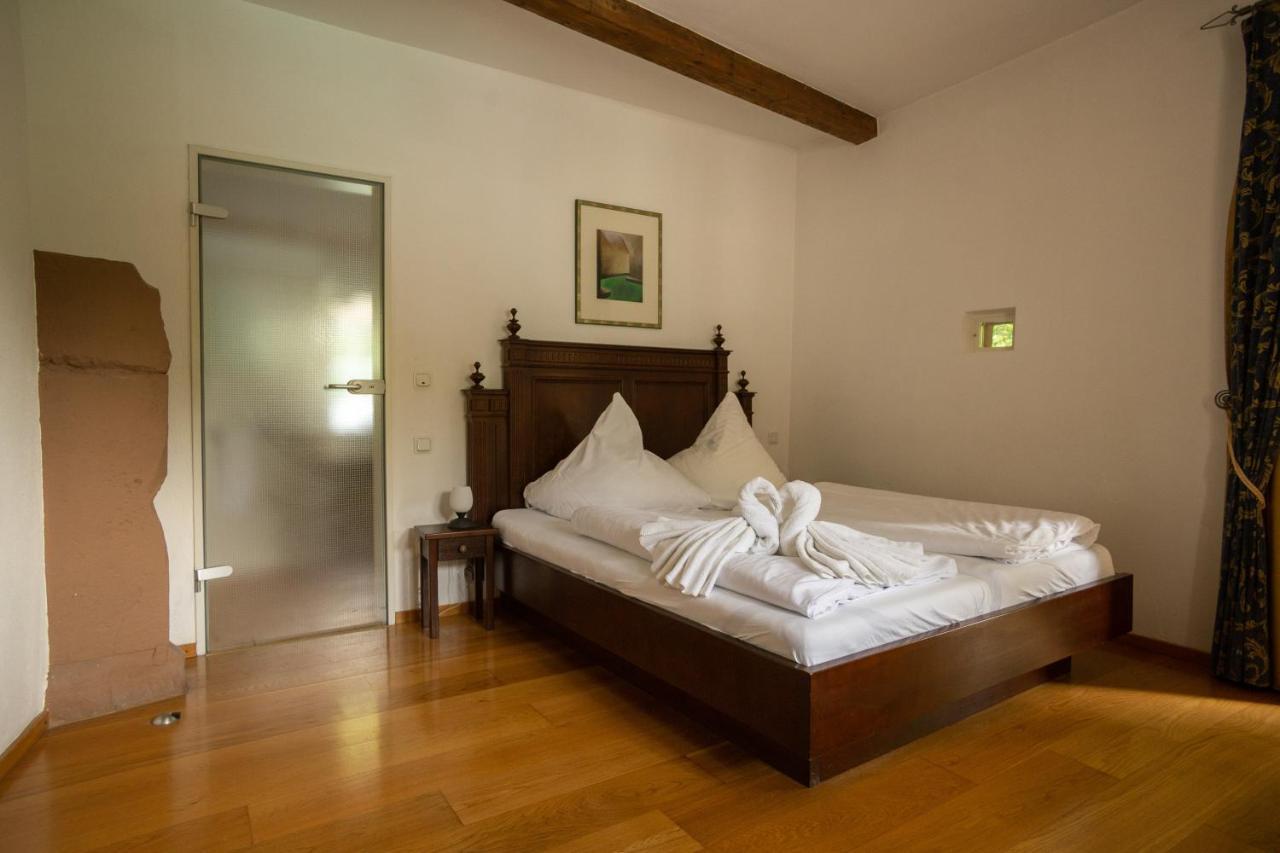 Hotel Burg Kerpen Illingen  ภายนอก รูปภาพ
