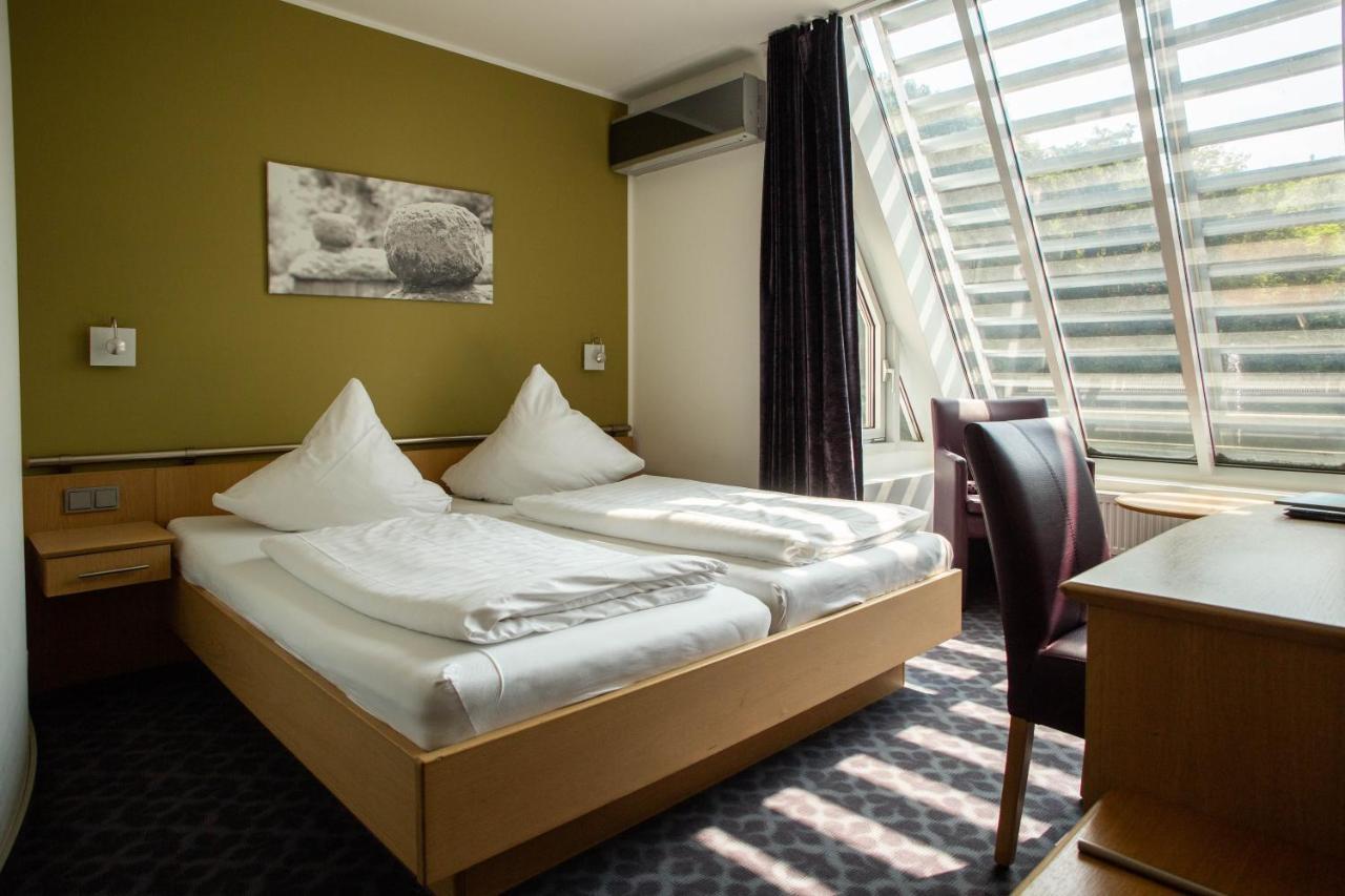 Hotel Burg Kerpen Illingen  ภายนอก รูปภาพ